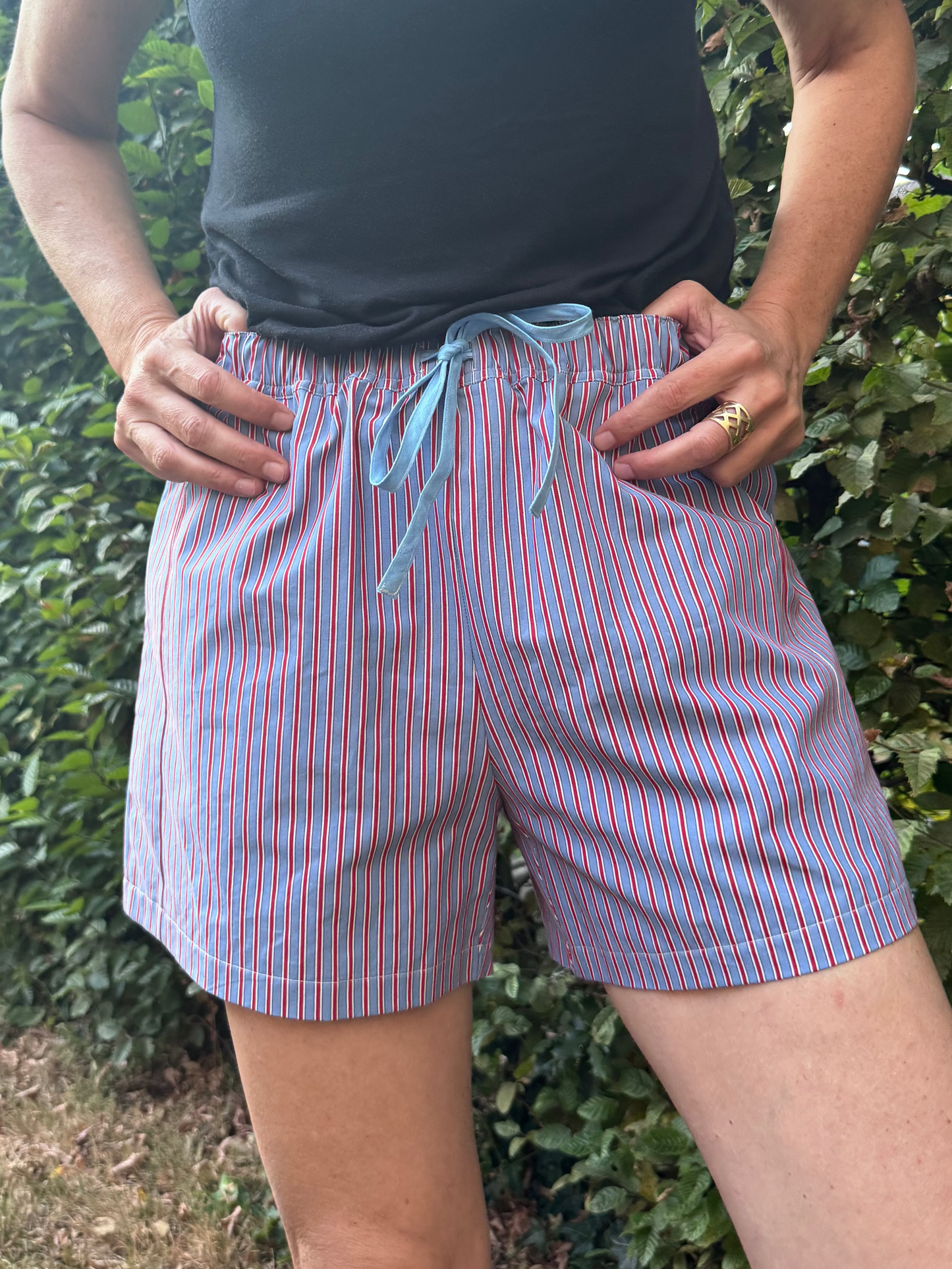 SANDRA SHORT - RED & BLUE STRIPES - MAAT 1