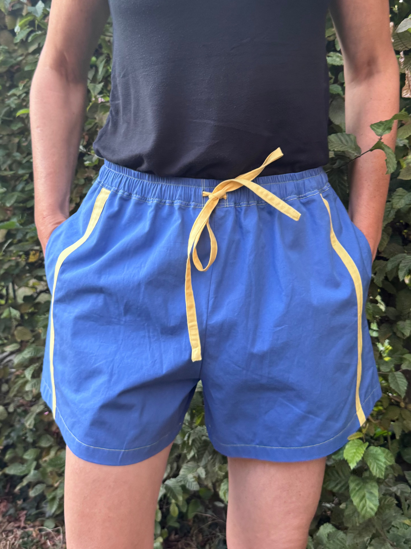 SANDRA SHORT - CORNFLOWER BLUE & YELLOW - MAAT 2