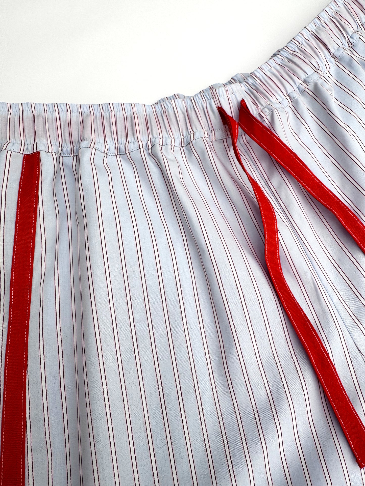 SANDRA SHORT - LIGHTBLUE & RED - MAAT 2