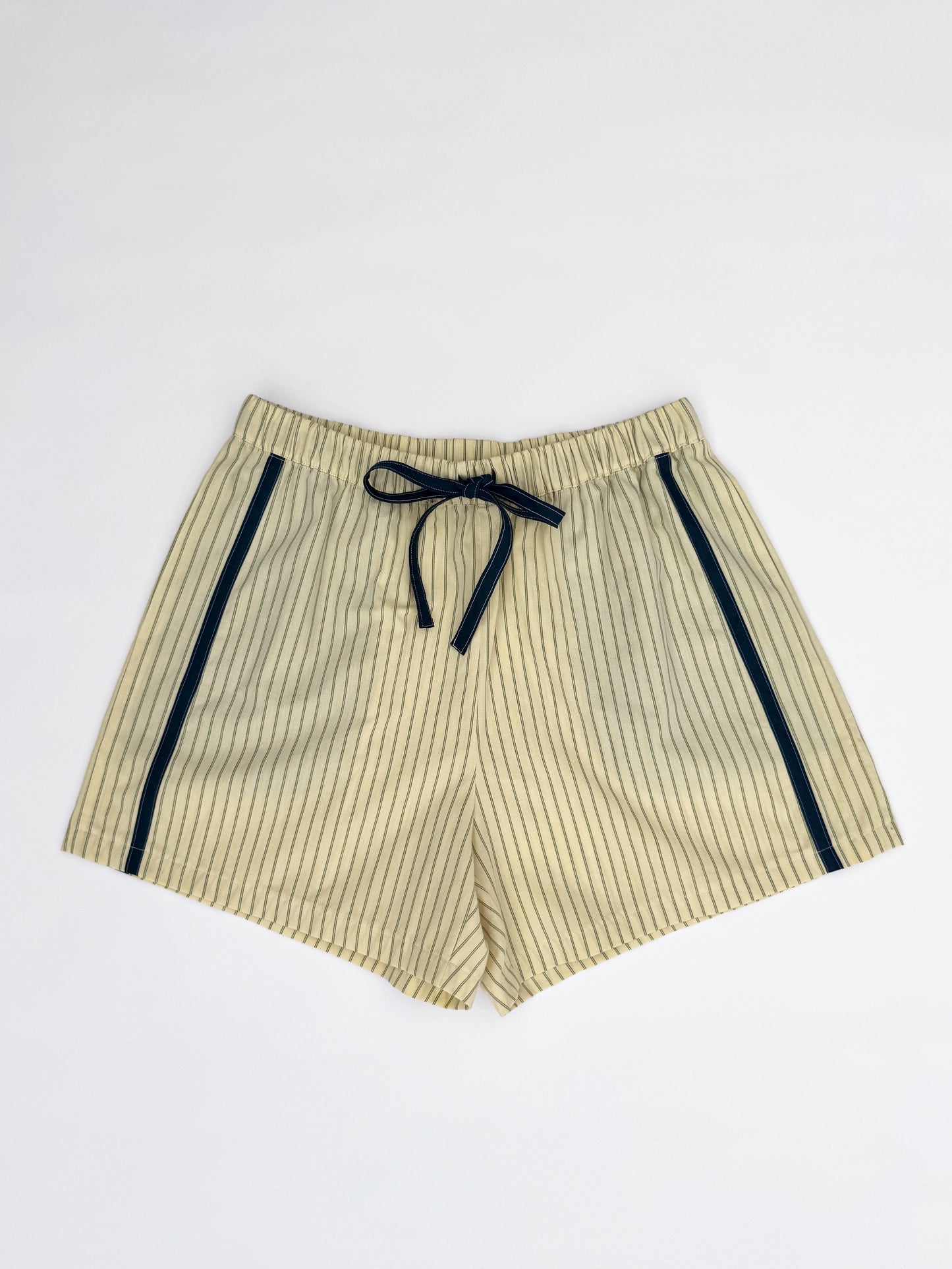 SANDRA SHORT - BUTTERYELLOW & FOREST GREEN - MAAT 1