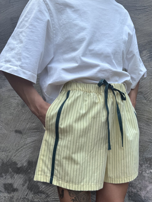 SANDRA SHORT - BUTTERYELLOW & FOREST GREEN - MAAT 1